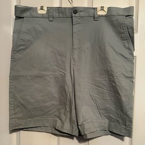 Men's Oak Hill Khaki Dress Shorts Size 42. Comfortable & stylish golf shorts.